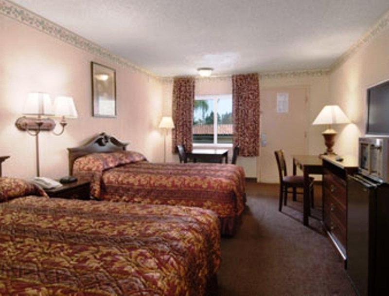 Travelodge By Wyndham Orange County Airport/ Costa Mesa Eksteriør billede